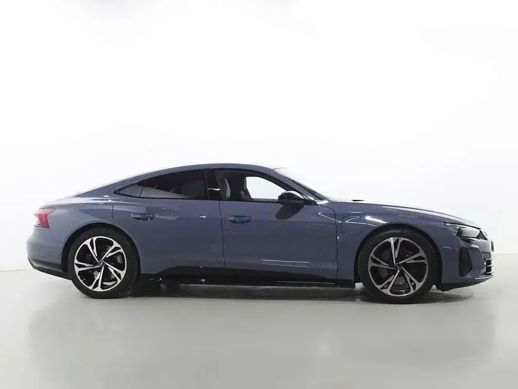 Usado Audi e-tron GT quattro 350 kW (476 CV) 2022 Gris Berlina