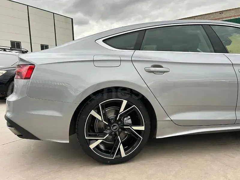 Usado Audi A5 Sportback 163 CV (119 kW) 2020 Gris / plata Utilitario