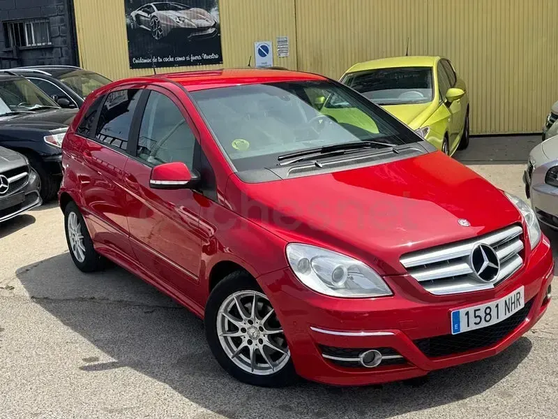 Usado Mercedes B200 140 CV (102 kW) 2010 Granate Monovolumen