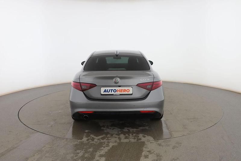 Usado Alfa Romeo Giulia Business 150 CV (110 kW) 2018 Gris Berlina