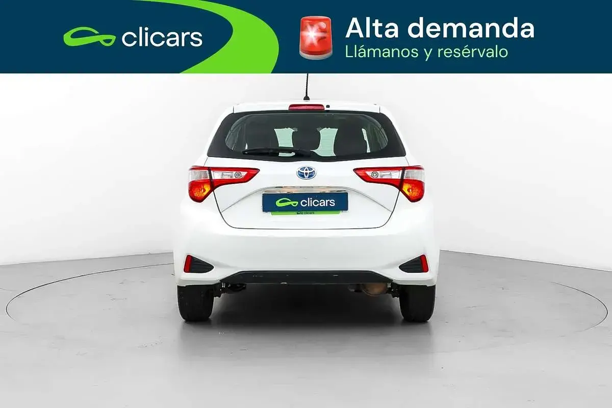 Usado Toyota Yaris Hybrid Active 75 CV (55 kW) 2019 Blanco Berlina