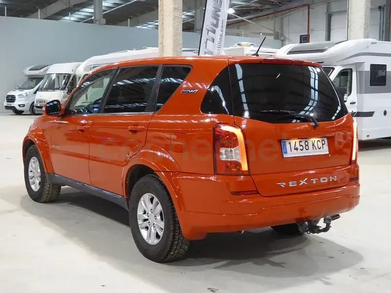 Usado SsangYong Rexton Limited 178 CV (130 kW) 2017 Rojo SUV