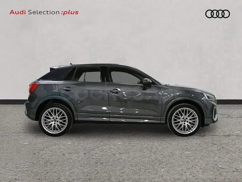 Usado Audi Q2 Ambiente 150 CV (110 kW) 2025 Gris / plata SUV