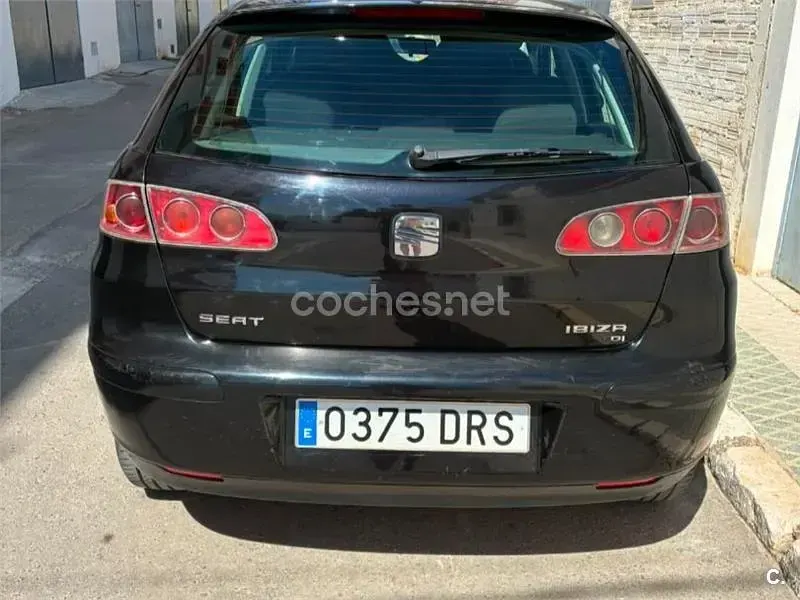Usado Seat Ibiza Fresh 100 CV (73 kW) 2005 Negro Utilitario