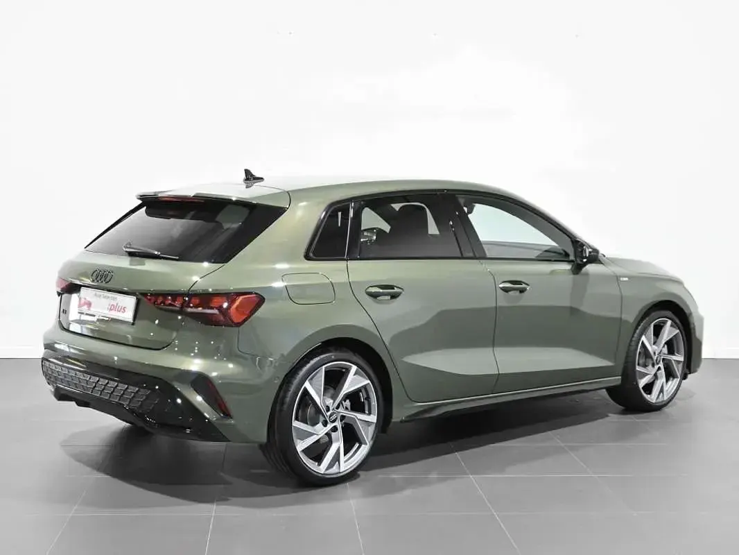 Usado Audi A3 Sportback Comfort 150 CV (110 kW) 2025 Verde Utilitario
