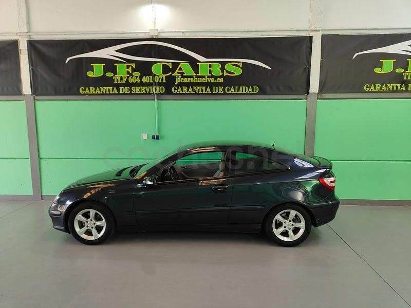 Usado Mercedes C180 143 CV (105 kW) 2006 Azul Berlina
