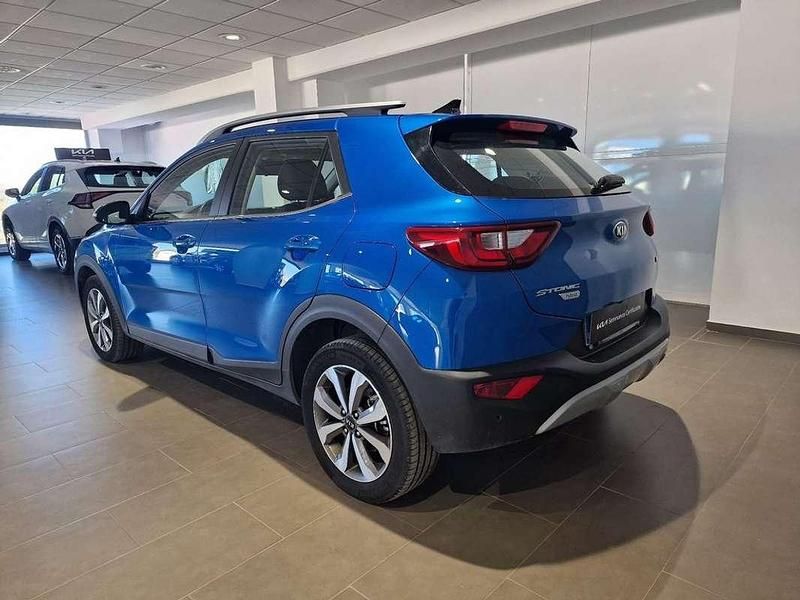 Usado Kia Stonic 101 CV (74 kW) 2022 Azul SUV