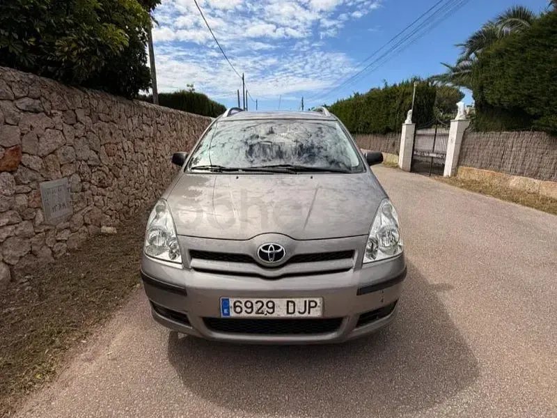 Usado Toyota Corolla Verso Sol 116 CV (85 kW) 2005 Gris / plata Monovolumen