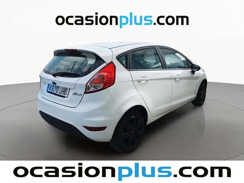 Usado Ford Fiesta Trend 75 CV (55 kW) 2015 Blanco Utilitario