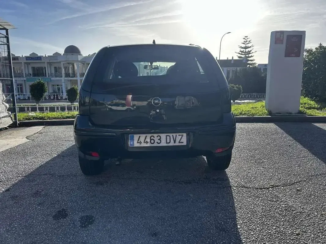 Usado Opel Corsa Enjoy 69 CV (50 kW) 2005 Negro Utilitario