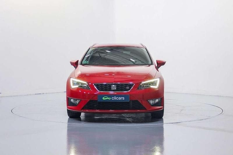 Usado Seat Leon ST FR 150 CV (110 kW) 2015 Rojo Familiar