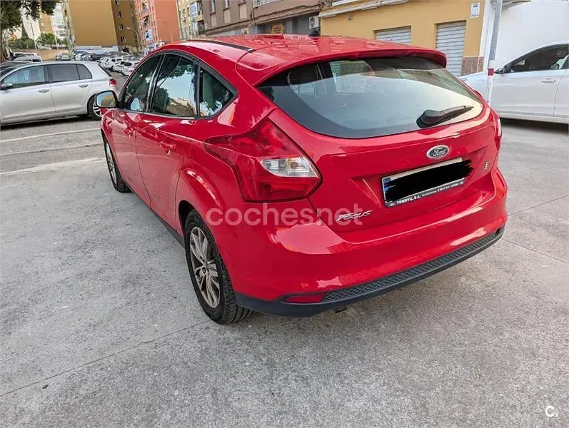 Usado Ford Focus Trend 115 CV (84 kW) 2012 Rojo Berlina