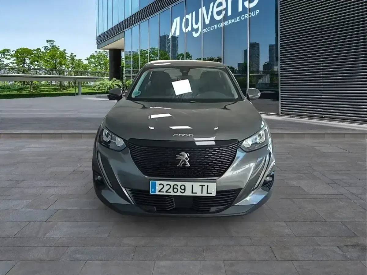 Usado Peugeot 2008 Active 110 CV (80 kW) 2021 Gris SUV