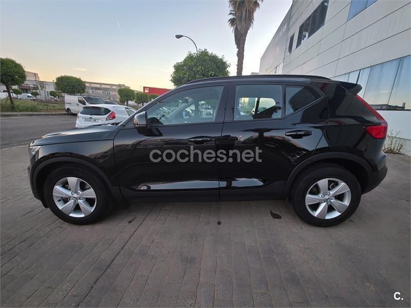 Usado Volvo XC40 Momentum 129 HP (94 kW) 2021 Preto SUV