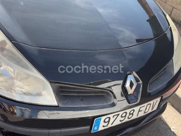 Negro Usado 2006 Renault Clio II Dynamique Berlina | 2000 € (Precio justo) - Imagen 1/4
