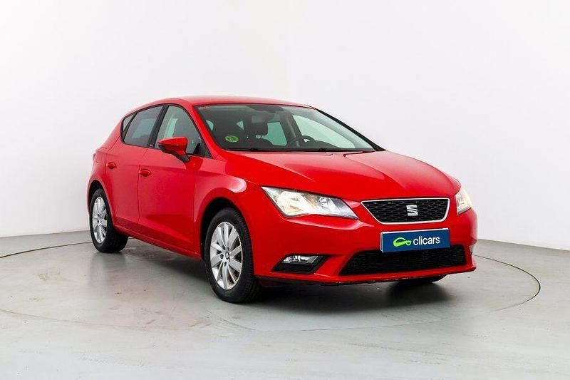 Usado Seat Leon Reference 110 CV (80 kW) 2017 Rojo Berlina