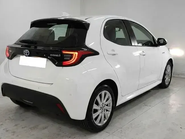Usado Toyota Yaris Active 116 CV (85 kW) 2022 Blanco Utilitario