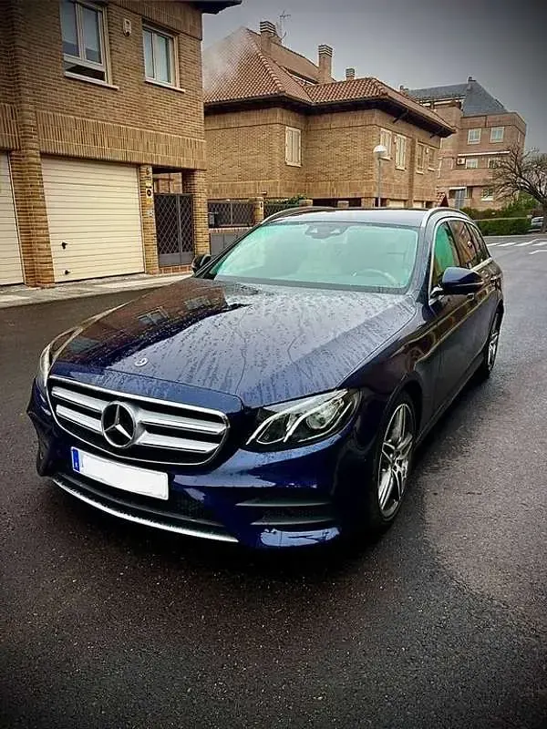 Usado Mercedes E220 193 CV (141 kW) 2019 Azul Familiar