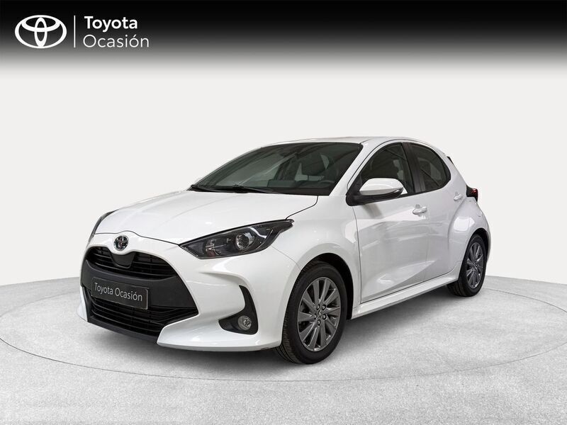 Blanco Usado 2024 Toyota Yaris Hybrid Active Berlina | 21.900 € (Precio justo) - Imagen 1/4