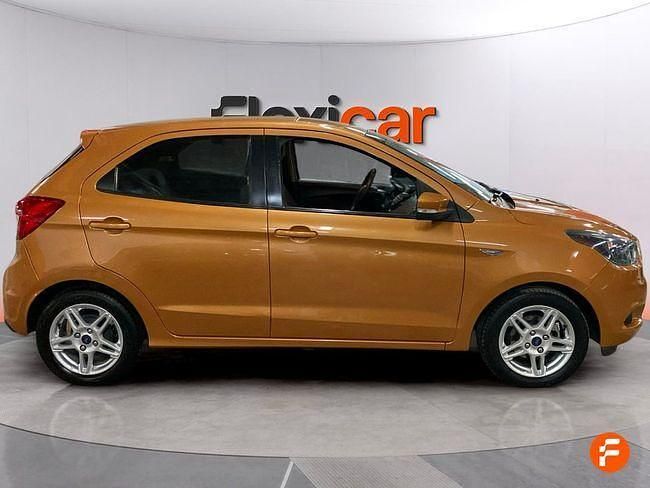 Usado Ford Ka Ultimate 85 CV (62 kW) 2018 Naranja Berlina
