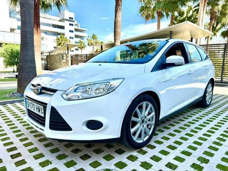 Usado Ford Focus Trend 95 CV (69 kW) 2012 Blanco Familiar