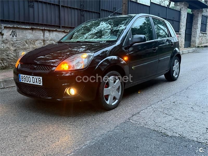 Usado Ford Fiesta Trend 80 CV (58 kW) 2006 Negro Utilitario