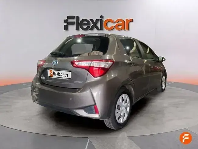 Usado Toyota Yaris Active 100 CV (73 kW) 2020 Marrón
