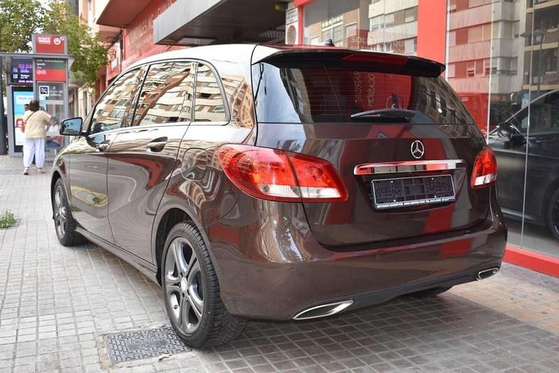 Usado Mercedes B220 177 CV (130 kW) 2017 Marrón Monovolumen