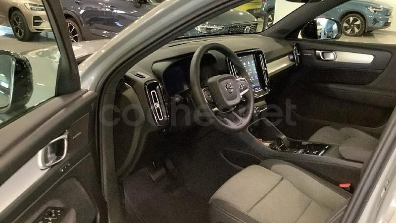 Nuevo Volvo XC40 Plus 163 CV (119 kW) 2025 Gris / plata SUV