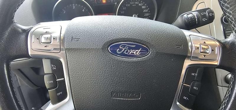 Usado Ford Mondeo Ambiente 125 CV (91 kW) 2008 Gris Berlina