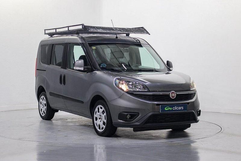Usado Fiat Doblò Easy 95 CV (69 kW) 2019 Gris Monovolumen
