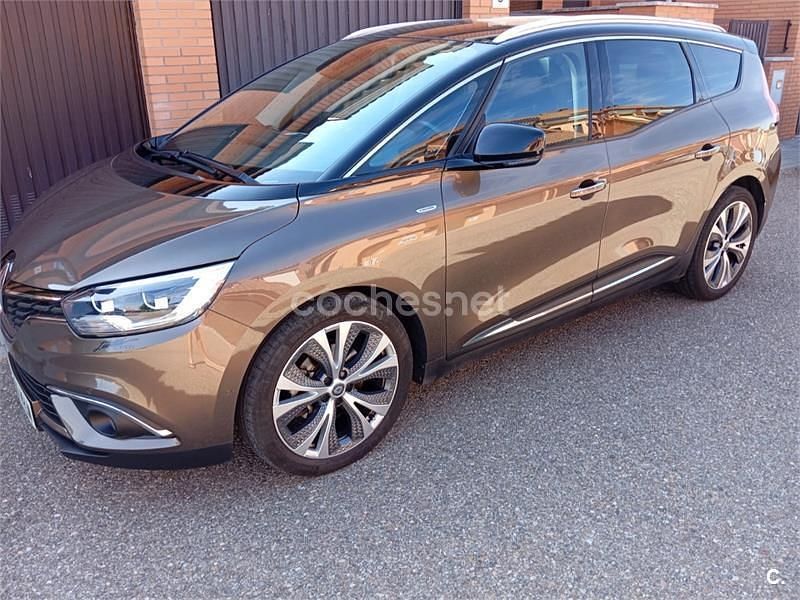 Usado Renault Grand Scénic IV Zen 130 CV (95 kW) 2018 Marrón Monovolumen