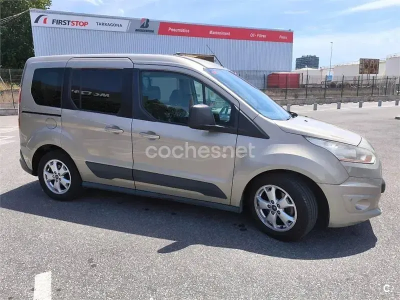 Usado Ford Tourneo Connect Trend 115 CV (84 kW) 2014 Beige Monovolumen