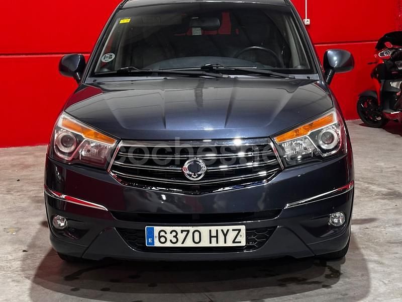 Usado Ssangyong (KGM) Rodius Limited 155 CV (114 kW) 2014 Gris / plata Monovolumen