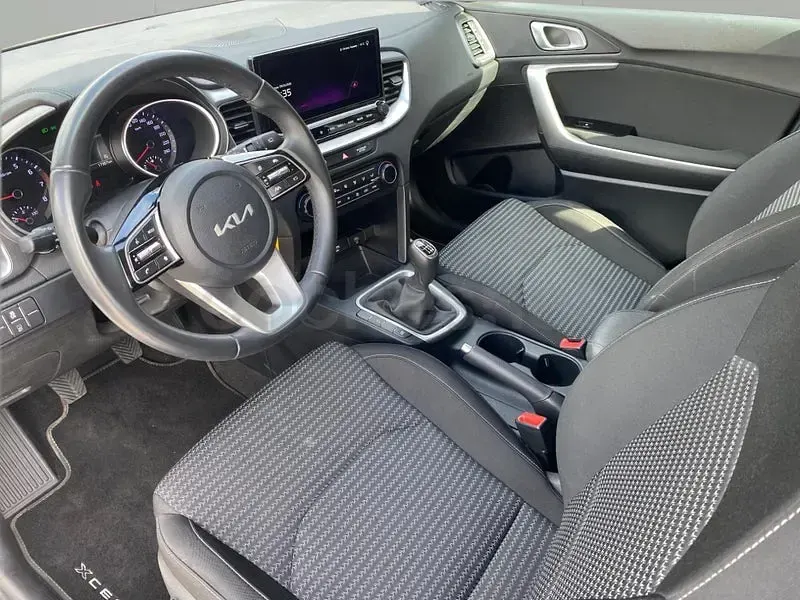 Usado Kia XCeed 100 CV (73 kW) 2025 Blanco SUV