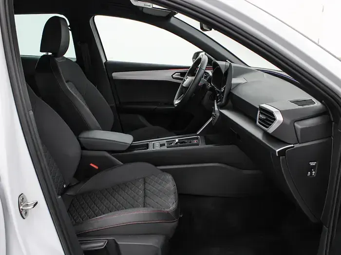 Usado Seat Leon FR 204 CV (150 kW) 2025 Blanco