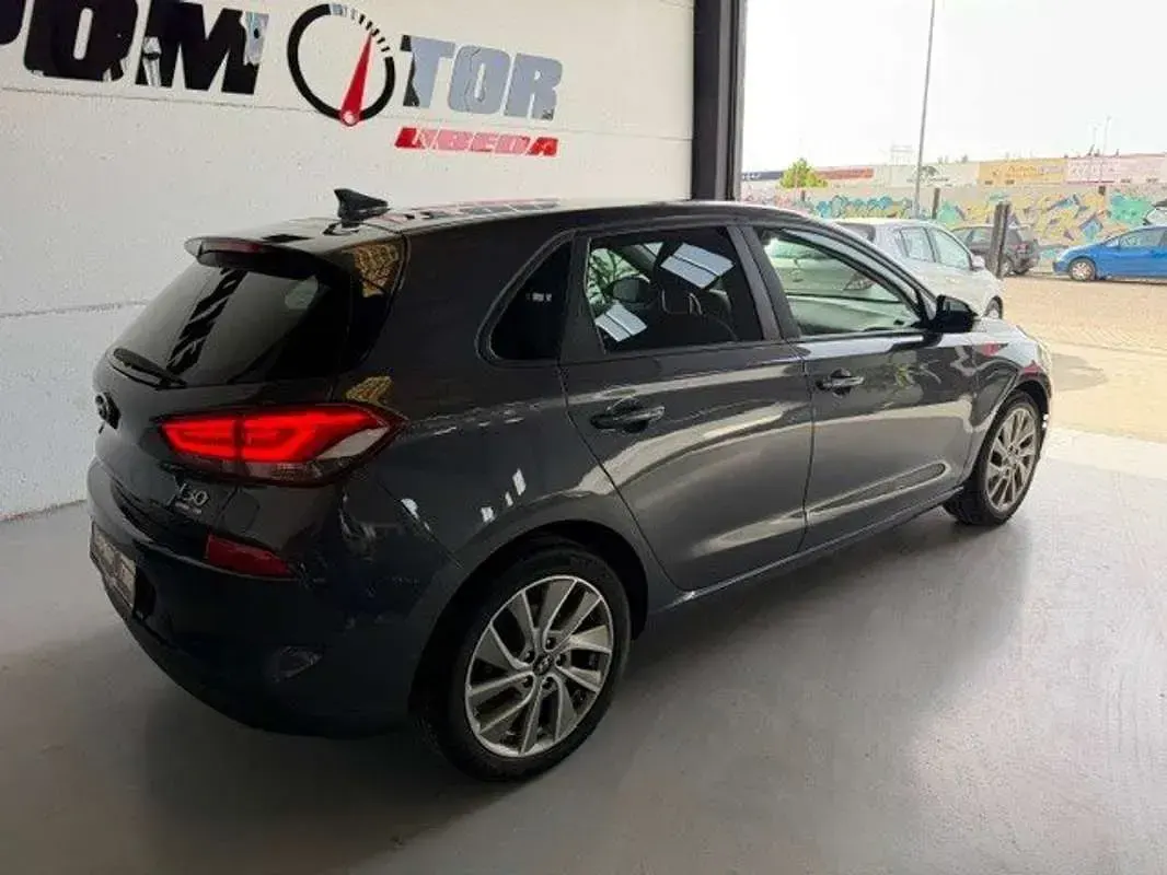 Usado Hyundai i30 GO! 120 CV (88 kW) 2018 Gris Familiar