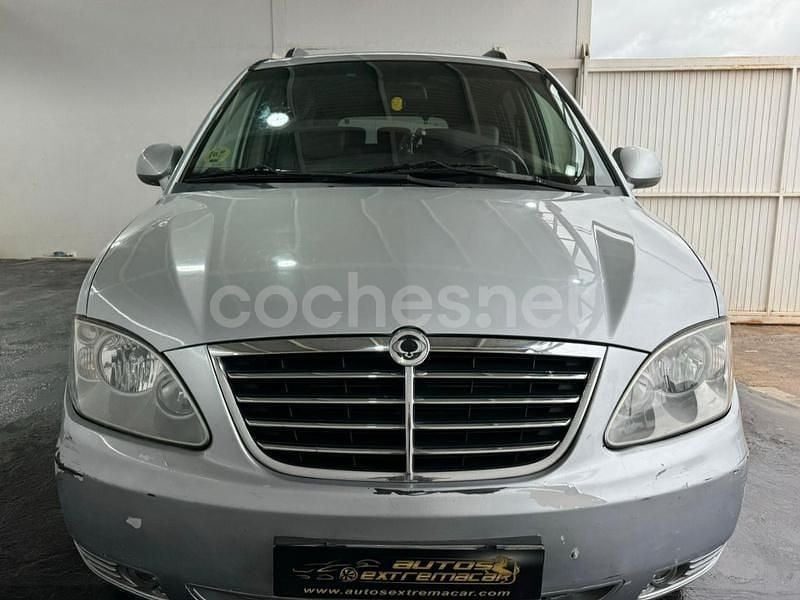 Usado Ssangyong (KGM) Rodius Limited 165 CV (121 kW) 2011 Gris / plata Monovolumen