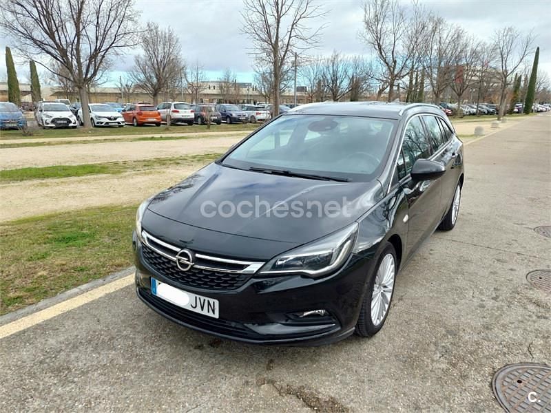 Usado Opel Astra Excellence 136 CV (100 kW) 2016 Negro Familiar