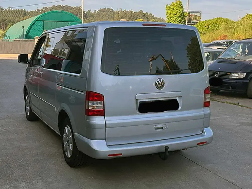 Usado VW Multivan Highline 174 CV (127 kW) 2004 Gris Monovolumen