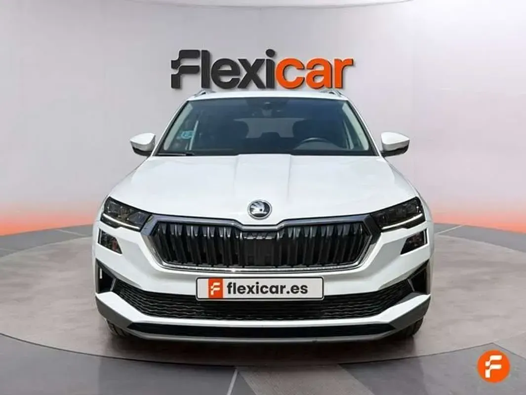 Usado Skoda Karoq Ambition 150 CV (110 kW) 2022 Blanco SUV