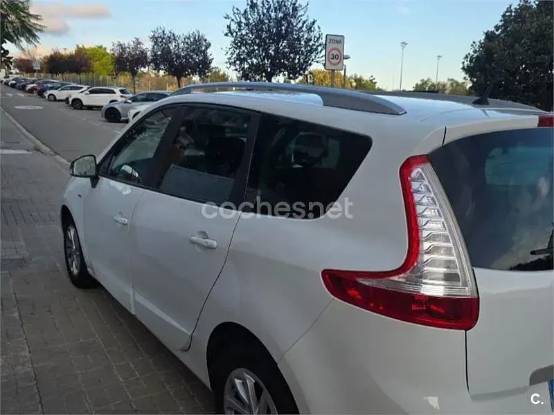 Usado Renault Scenic E-Tech LIMITED 130 CV (95 kW) 2015 Blanco Monovolumen