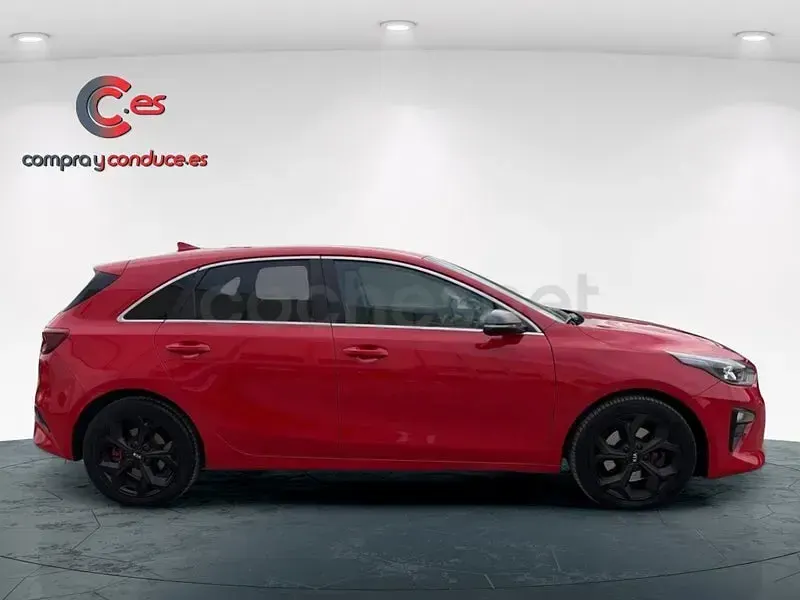 Usado Kia Ceed 140 CV (102 kW) 2018 Rojo Utilitario