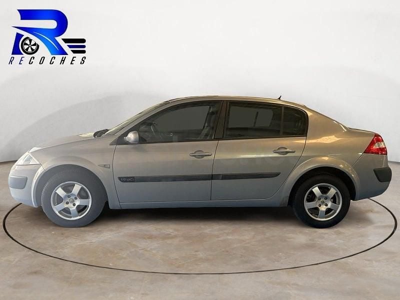 Usado Renault Mégane II Authentique 105 CV (77 kW) 2003 Gris / plata Berlina