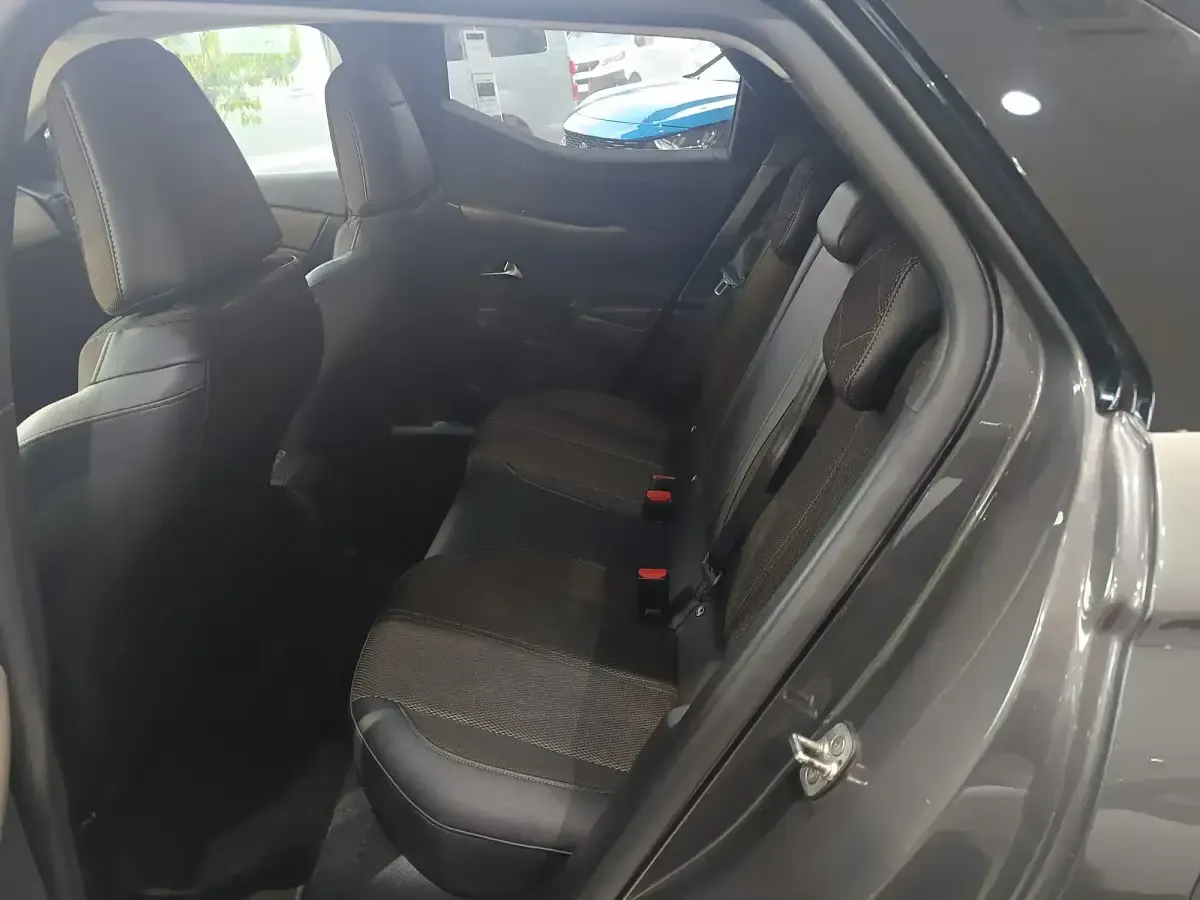 Usado DS Automobiles DS3 Crossback So Chic 110 CV (80 kW) 2021 Gris SUV