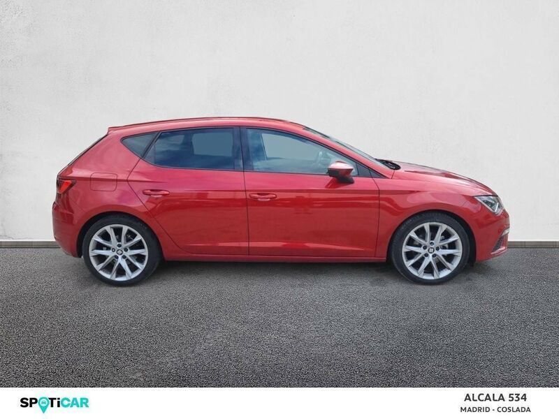 Usado Seat Leon FR 130 CV (95 kW) 2019 Rojo Utilitario