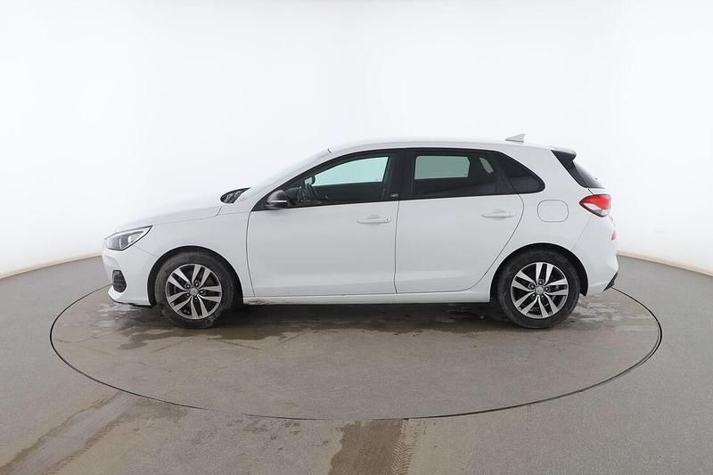 Usado Hyundai i30 GO! 120 CV (88 kW) 2019 Blanco Berlina