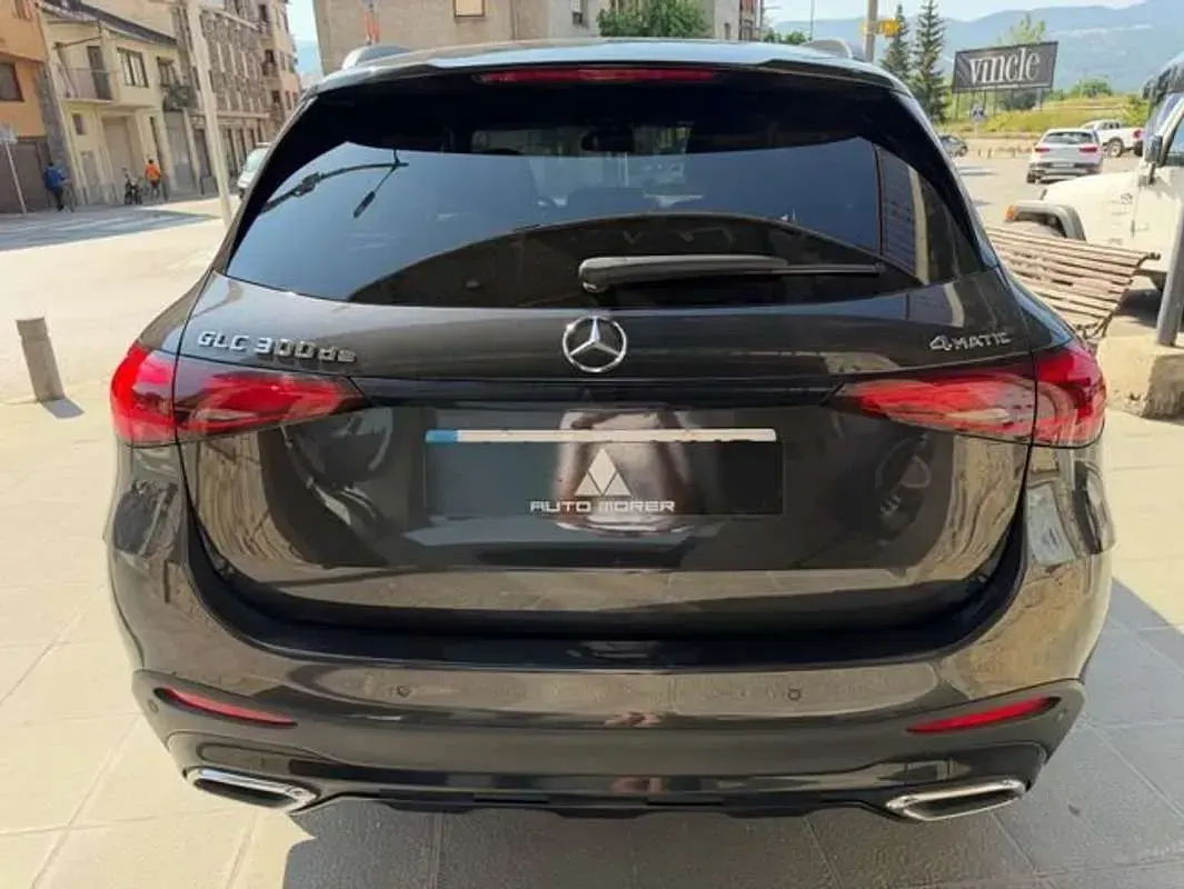 Usado Mercedes GLC300e 333 CV (244 kW) 2024 Negro SUV