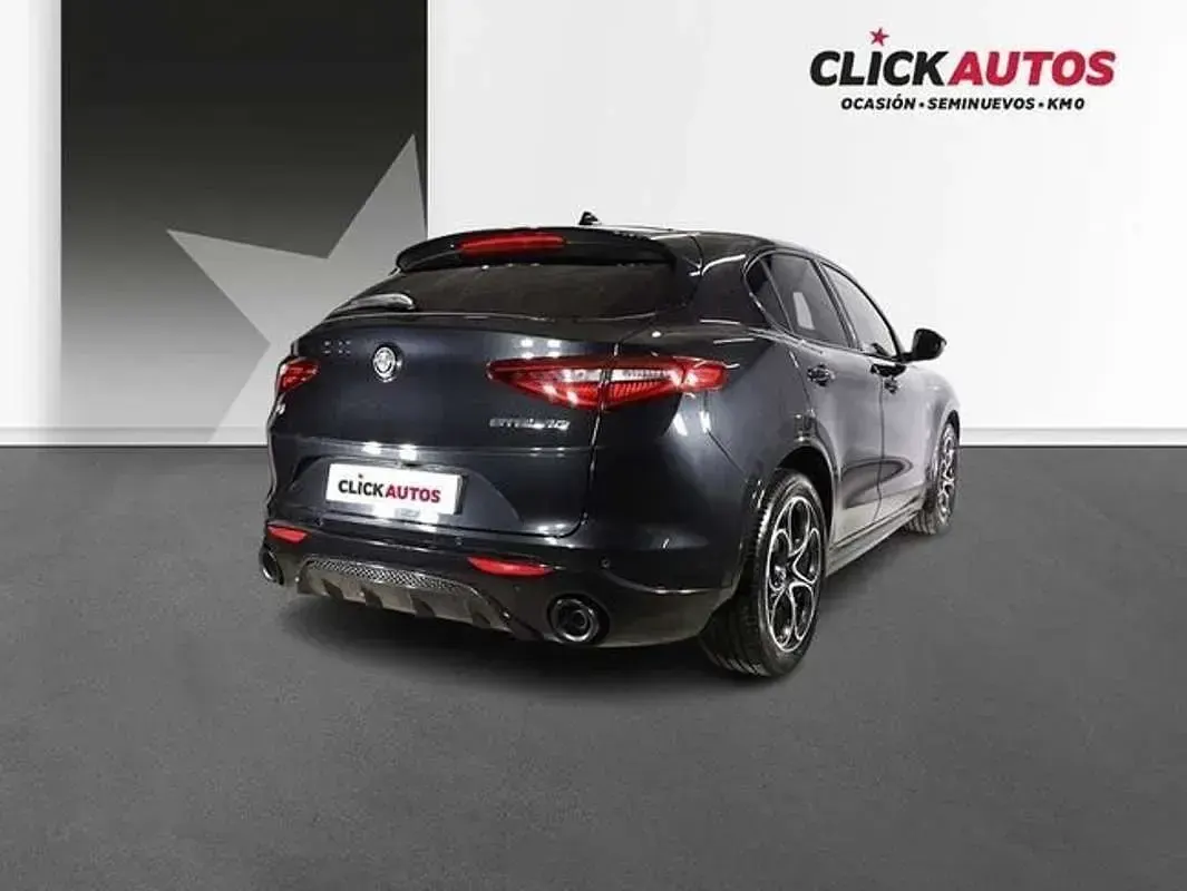 Usado Alfa Romeo Stelvio Veloce 212 CV (155 kW) 2022 Negro SUV