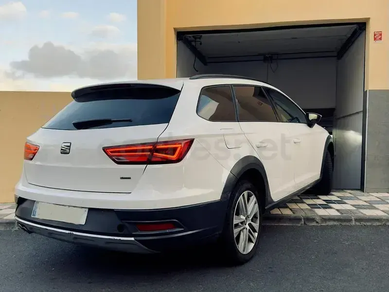 Usado Seat Leon FR 150 CV (110 kW) 2019 Blanco Berlina